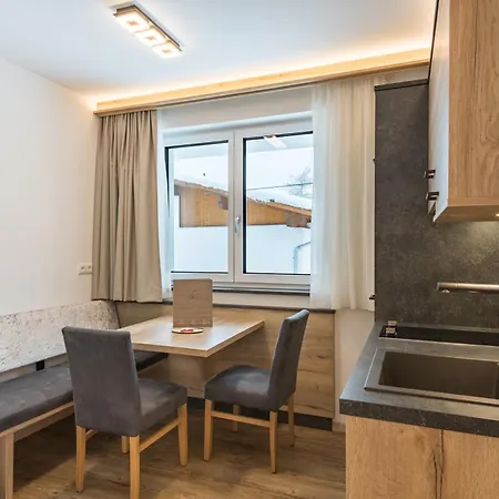 Lech Aparthotel Holzgau