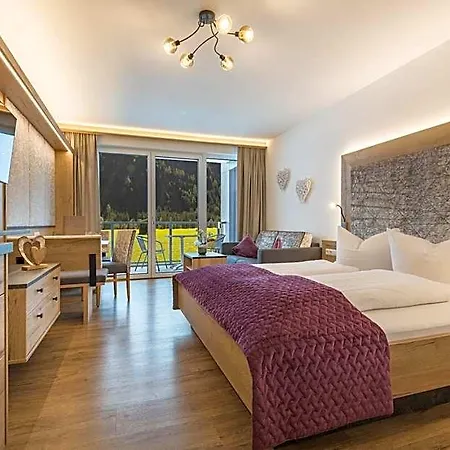 Lech Apartmanhotel Holzgau